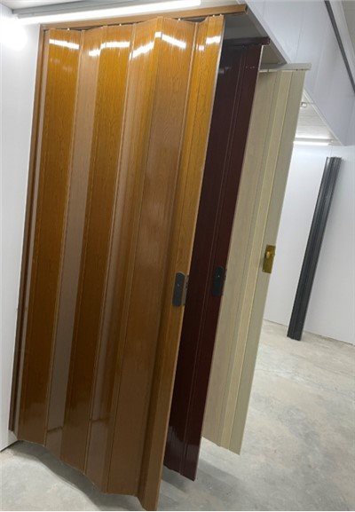 Jednoduchá inštalácia PVC skladacích dverí