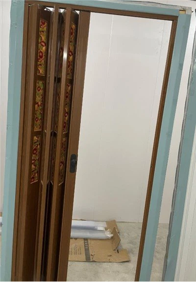 Skladacie dvere na WC z PVC